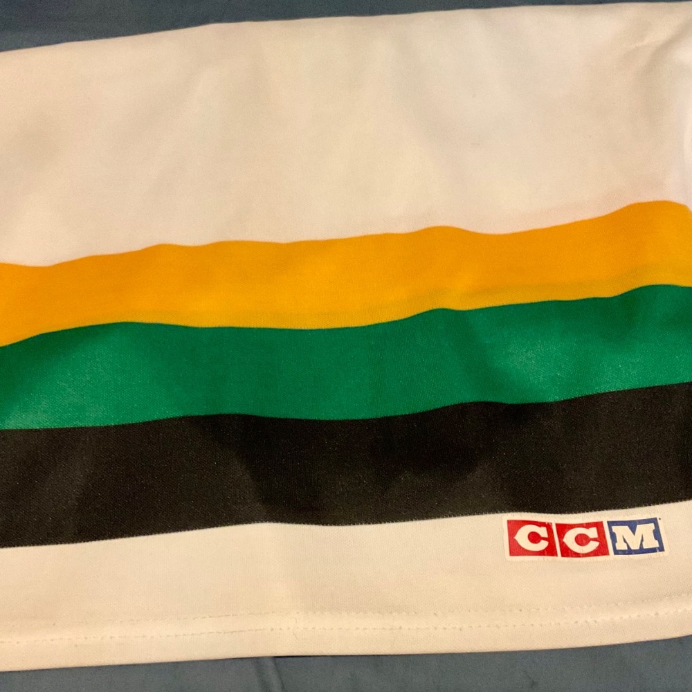 CCM BRAND MINESSOTA NORTH STARS HOCKEY JERSEY 1990 VINTAGE SIZE 48in chest - Picture 10 of 12